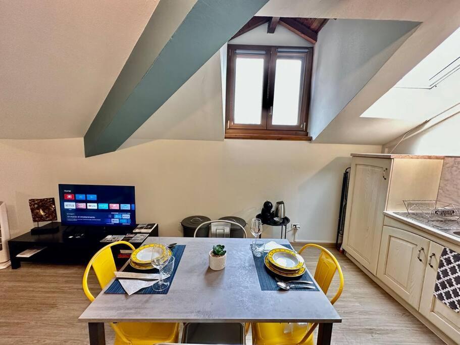 63 Passi Dal Lago In Centro By Revenue House Como Kültér fotó