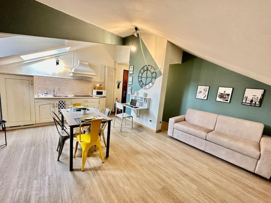 63 Passi Dal Lago In Centro By Revenue House Como Kültér fotó